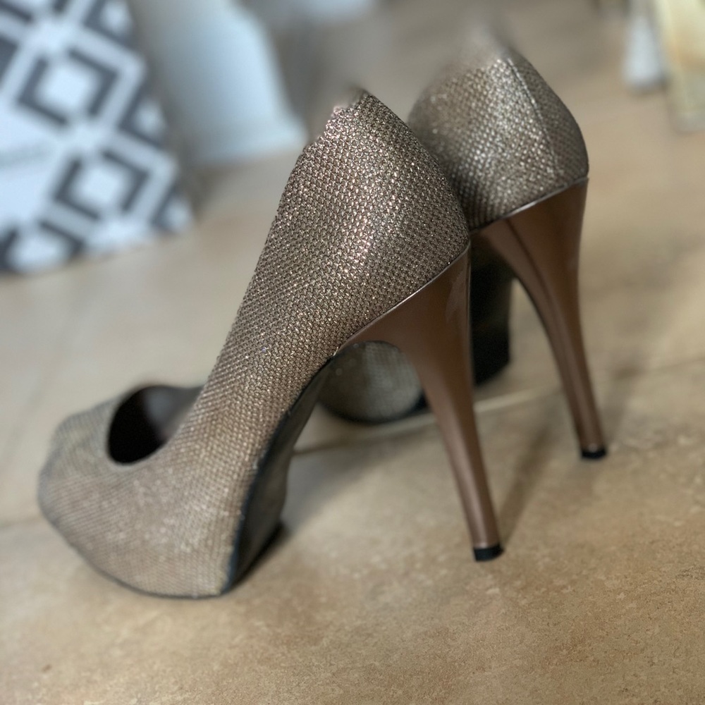 Guess Silver Metallic Pumps
